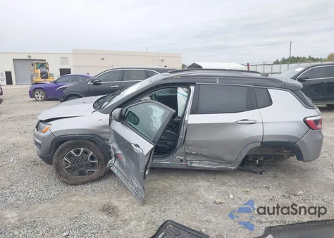 2019 Jeep Compass Trailhawk 4X4 z USA, uszkodzony, nr VIN 3C4NJDDB8KT671153